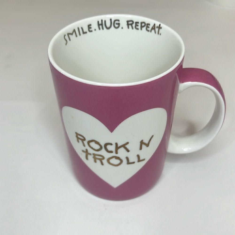 Betsy Johnson XOX Coffee Cup Rock N Troll Smile Hug Repeat 2 1/2 Cup Pink White